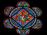 [Cliquez pour agrandir : 130 Kio] Bayonne - La cathédrale : vitraux du déambulatoire.